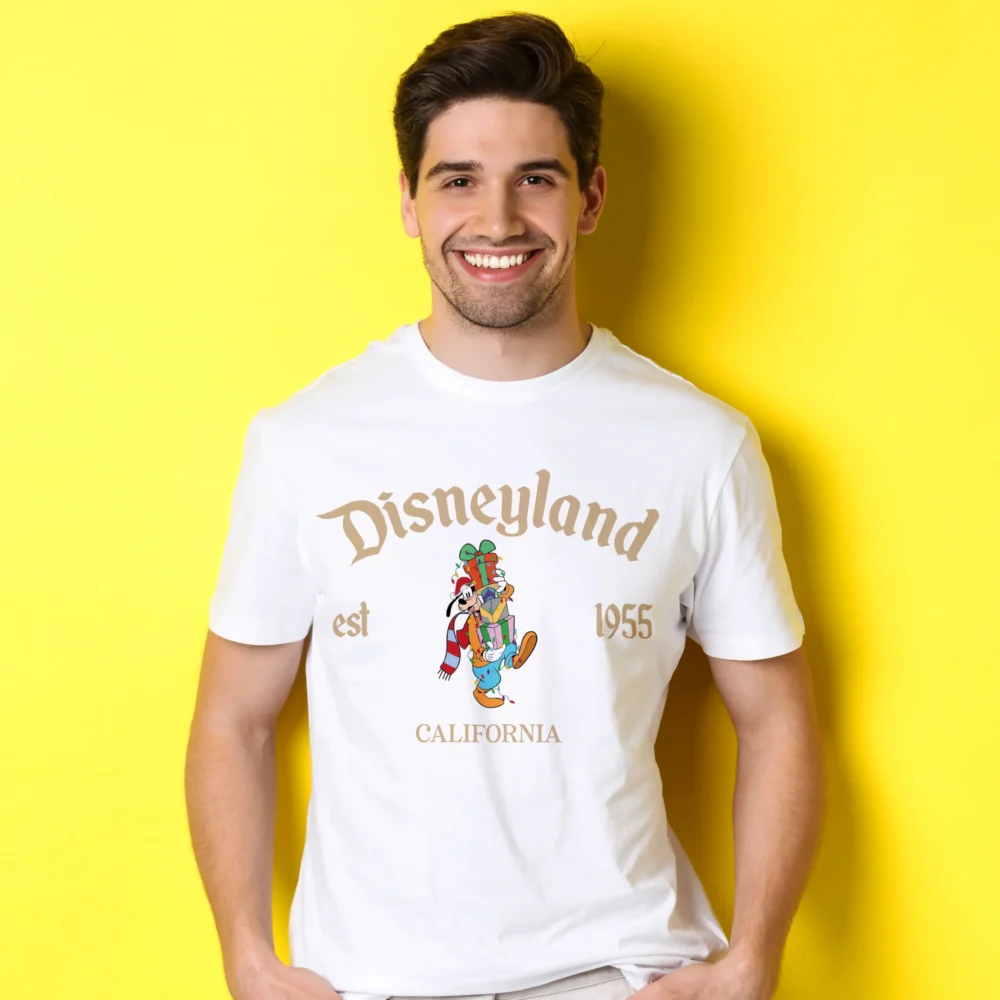 Goofy Walking Gifts in Hand Disneyland Christmas T-shirt